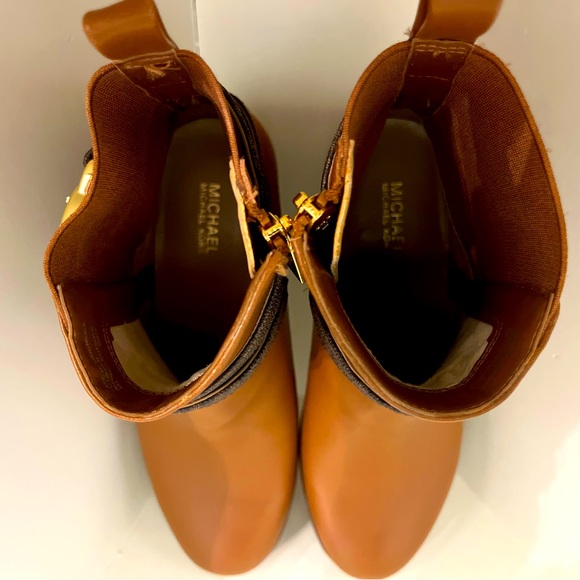 NWOT Michael Kors Rory Flat Bootie Ankle Boots MK Logo Hardware Luggage size 6 - Picture 2 of 6